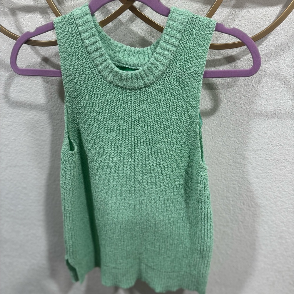 HALTER NECK SLEEVELESS SWEATER